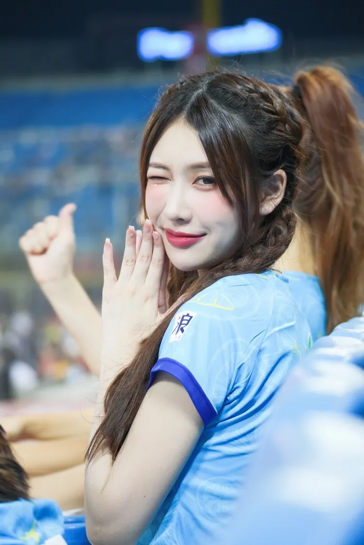 開播時，Kira喜歡唱歌及分享啦啦隊的點點點滴滴。