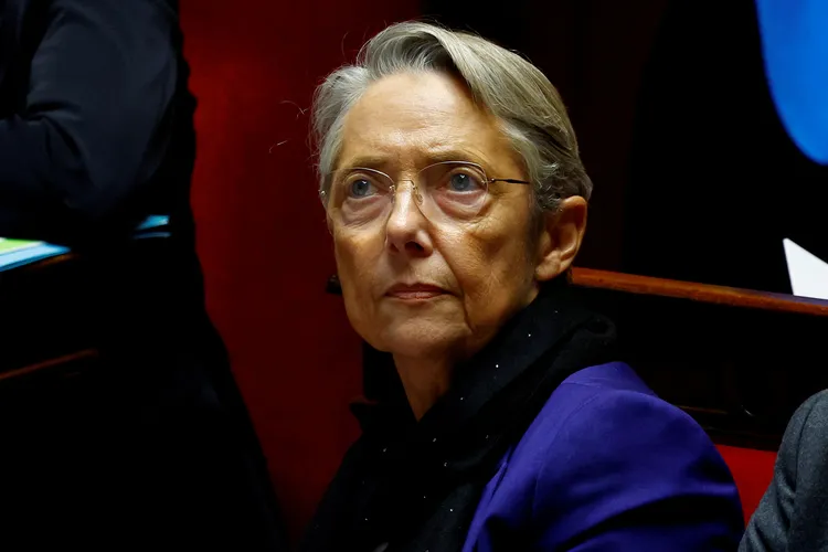 柏納在位期間多次動用憲法武器，強制通過退制改革等法案。路透社