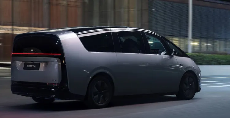 理想MEGA將在3月1日發布，還沒上市已「首撞」。翻攝理想官網