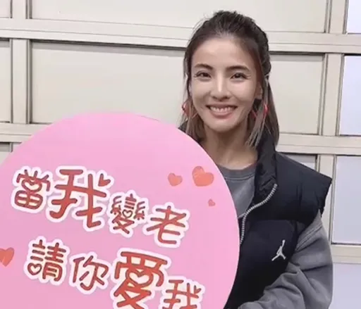 徐小可包紅包奶奶拒收 「我還是小女孩」認了想哭