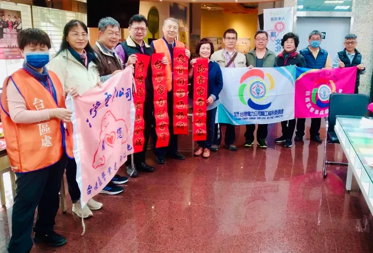 台南區處連十年舉辦送春聯活動。台電提供