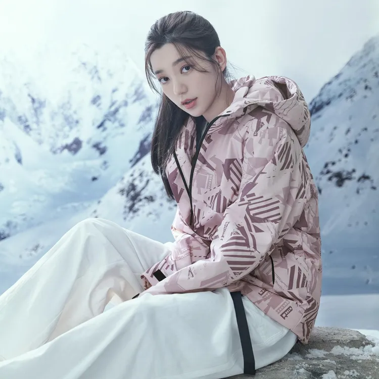 黑科技太空棉衝鋒衣為4款衝鋒衣中最暖也最輕盈，若上山追雪、出國滑雪，絕對是最佳選擇之一！