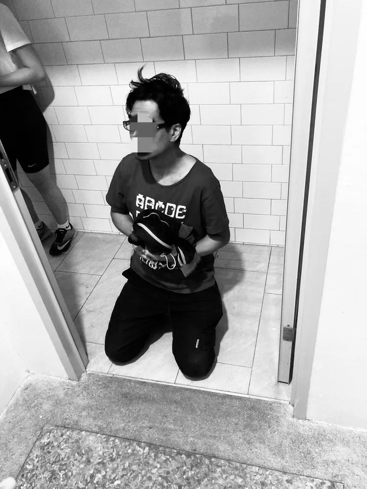 色狼下跪辯稱「跑錯廁所」。取自Threads