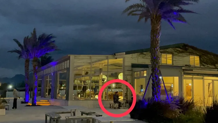 許姓負責人當時就在餐廳外頭，卻不願現身說明辯解。張沛森攝