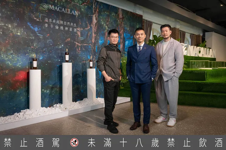 麥卡倫攜手左起春池玻璃品牌主理人吳庭安、麥卡倫品牌大使黃偉綸與森林木人郭恩愷，透過視覺與工藝詮釋麥卡倫的永續願景。業者提供