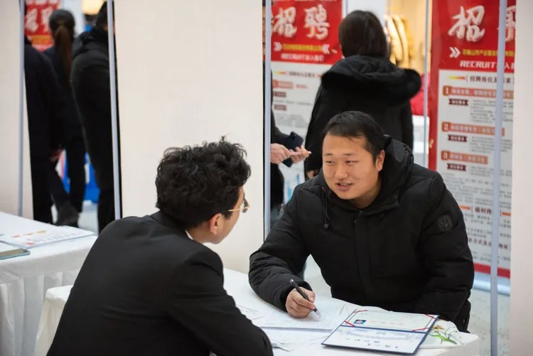 寧夏「就業援助月」專項服務活動，本月5日在石嘴山萬達廣場舉行。新華社