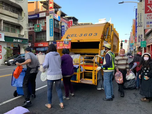 除舊佈新迎新年!高雄市除夕提早收運垃圾 這三天停收垃圾