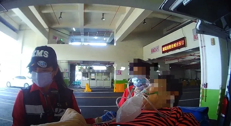 婦人經相關急救處置，抵院時已無生命危險。讀者提供