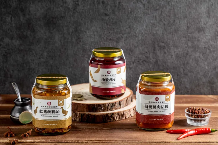 紅蔥酥鴨油280元、油潑辣子500元、特製鴨肉沾醬200元。業者提供