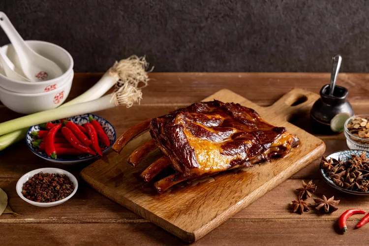 秘製煙燻肋排680元。業者提供