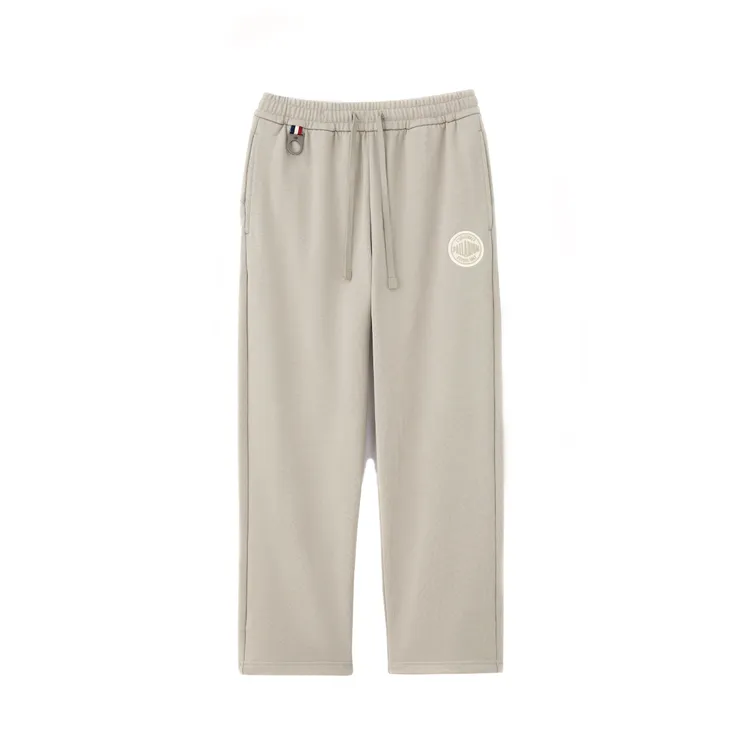 燧石灰可調節寬鬆棉質長褲，2590元。品牌提供