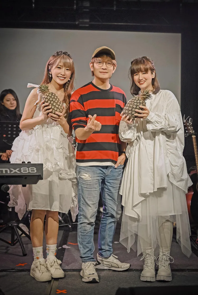 立綺(左起)、羅文裕、肥肥合照留念。耳朵先生音樂提供