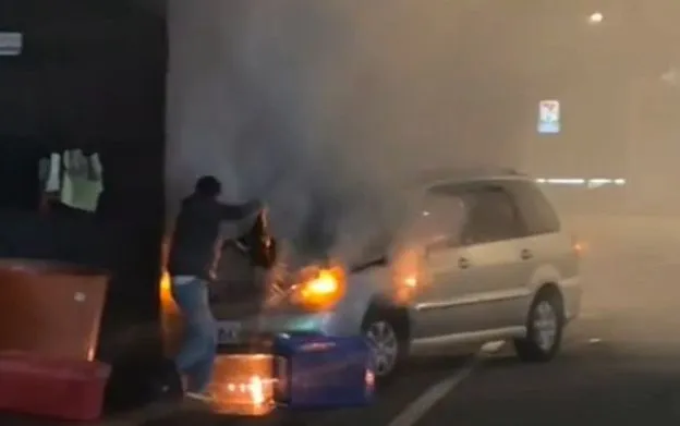 男子以濕布滅火被勸離。翻攝社會事新聞影音