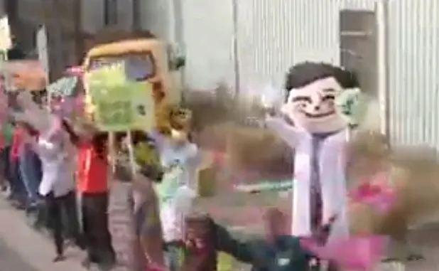 有支持者扮演「賴醫師」。讀者提供