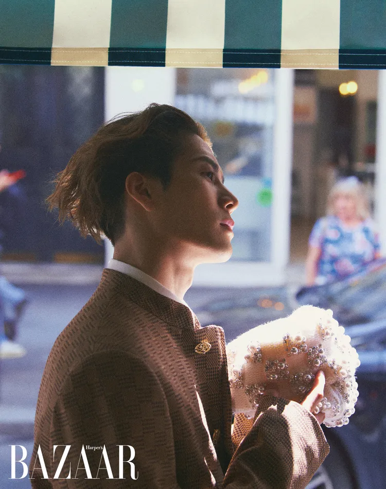 王嘉爾拍攝《Harper’s BAZAAR》封面。《Harper’s BAZAAR》提供