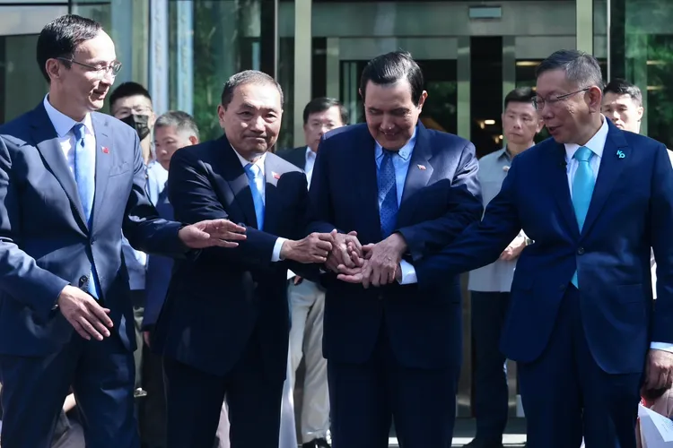 朱立倫（左起）、侯友宜、馬英九、柯文哲密會簽下6協議，最終仍破局。資料照片