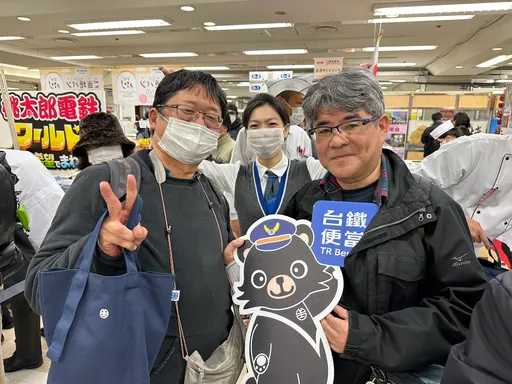 台鐵搶攻日本味蕾!懷舊排骨便當開賣2小時 限量600份完售