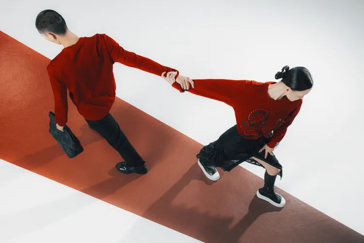 夏姿龍年限量系列中主推的龍年滿版刺繡LOGO衛衣。品牌提供