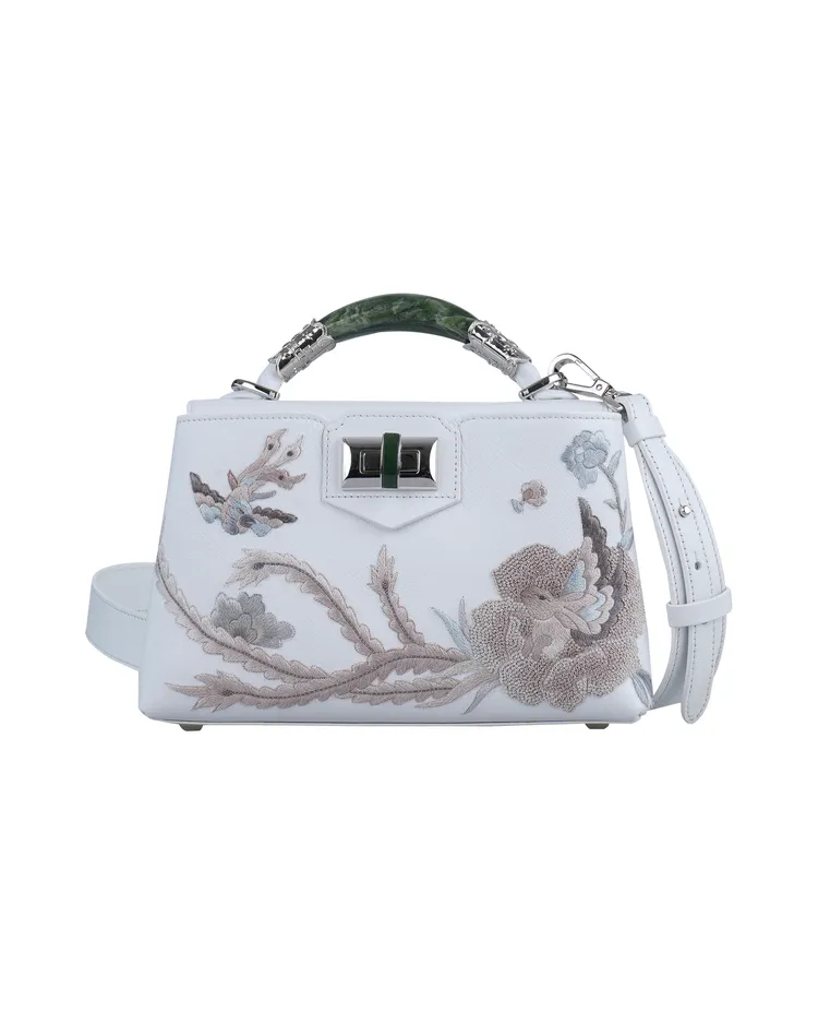 中號刺繡玉鐲提包，6萬6800元。品牌提供