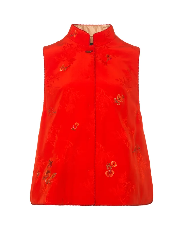 全真絲緹花立領刺繡背心，5萬1800元。品牌提供