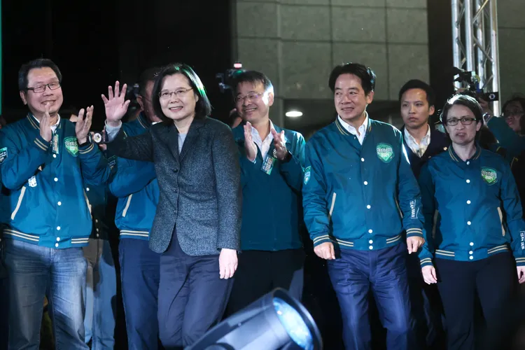 總統蔡英文與賴清德、蕭美琴一起步入前台。林林攝