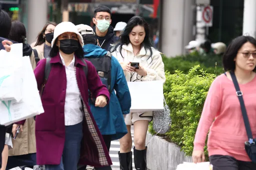 新冠確診、死亡雙創新高！春節前一週達高峰　40歲男沒打疫苗亡