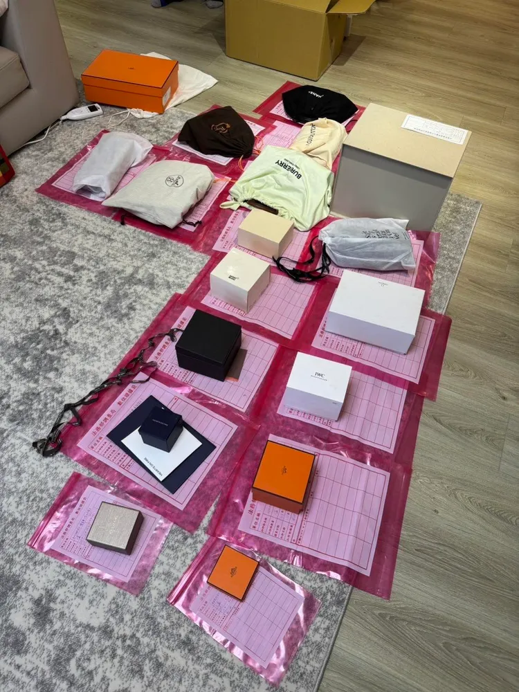 調查局查扣Chanel、Hermes 等名牌精品。調查局提供