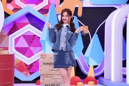 安心亚跨年造型太火辣　阿Ken赞不绝口「很骄傲」