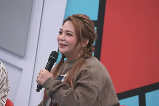 小甜甜臉臭逼哭出道新人惹議 製作人無奈「要先避一下風頭」