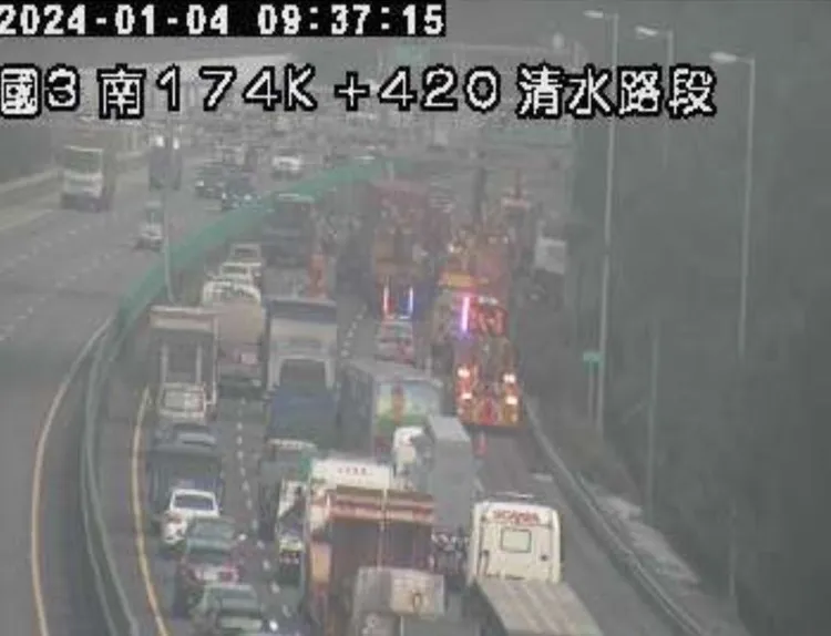 事故造成回堵1公里。翻攝高公局網站