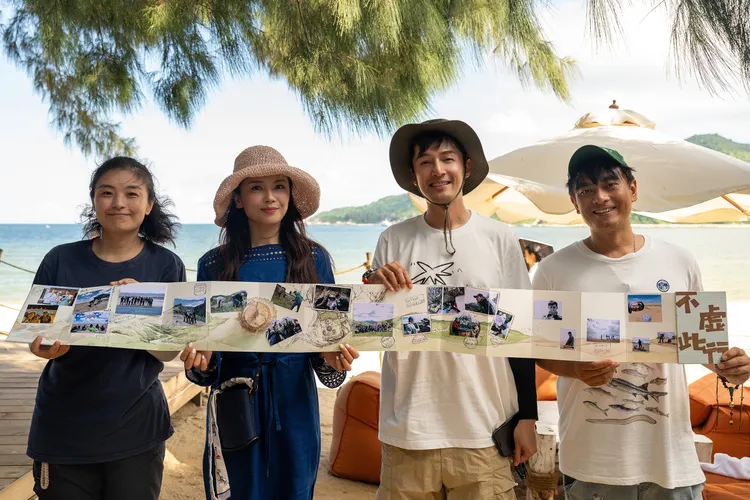 胡歌（右二）與劉濤（左二）、陳龍（右）零片酬參與節目做環保。翻攝東方衛視一路前行微博