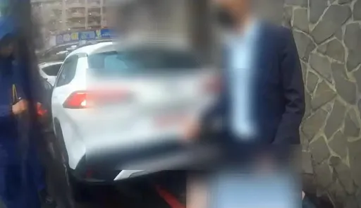 遇假投資老梗遭詐69萬　將計就計！西裝男車手被逮狂喊「怎麼回事」