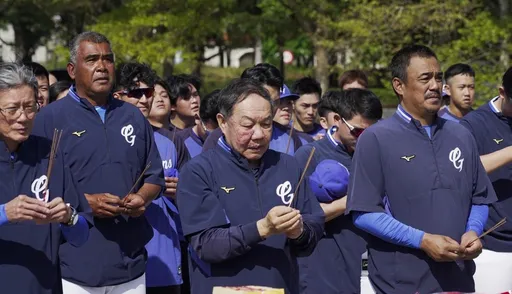 富邦悍將開訓這本土教練「黑」到嚇死球迷!網:多個洋將?