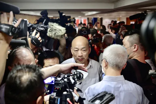 臉書粉專酸「韓國瑜踩到狗屎」!驚見韓冰按讚 韓辦急曝真相