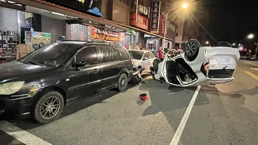 女駕租賃車卻擦撞路邊車翻覆!殃無辜3車 疑這原因造成