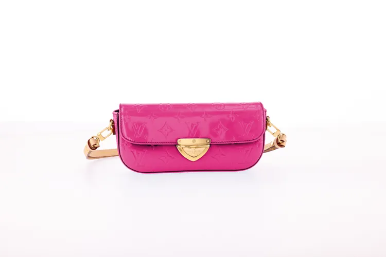 MALIBU POCHETTE VERNIS PINK，7萬2500元。品牌提供