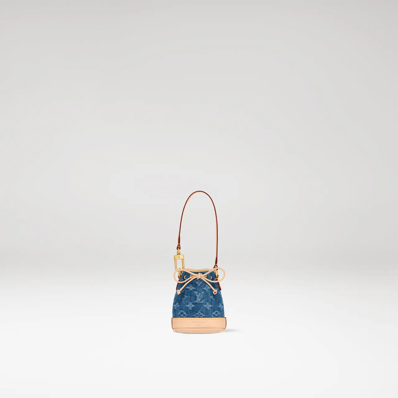 MICRO NOE手袋吊飾，3萬4300元。品牌提供