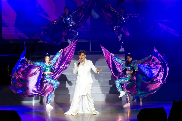 楊哲在台中開公益演唱會。豪記唱片提供