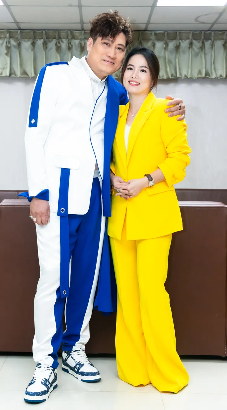 楊哲（左）首次個唱愛妻現身力挺。豪記唱片提供