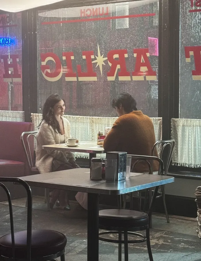 車銀優（右）在美國拍MV，邀來女星英迪雅艾斯利合作。翻攝naver