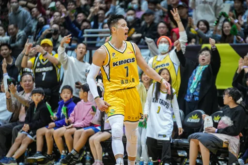 把焦点留给杨敬敏?林书豪昨天才飙43分 今天却不打了