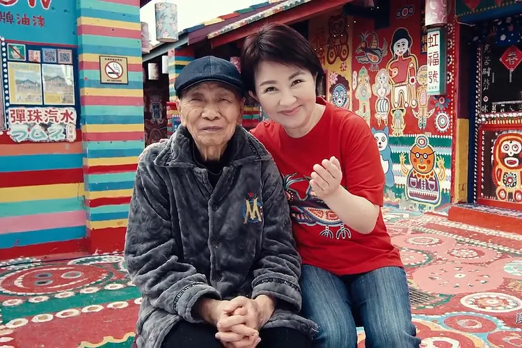 台中市長盧秀燕發文悼念彩虹爺爺。中市府提供