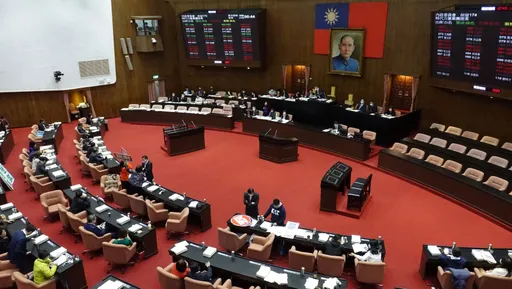 國會三黨不過半!綠委指韓國瑜、游錫堃爭龍頭 民眾黨很關鍵