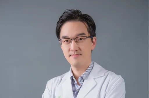 醫美名醫遭聲押！涉找單幫客走私胎盤素　移民署官員涉護航40萬交保