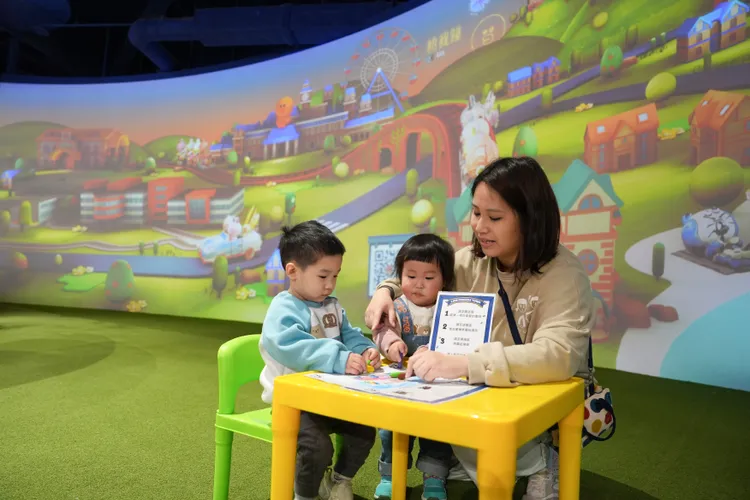 熊大的麗寶小鎮周年慶推出煙火塗鴉牆新玩法。業者提供