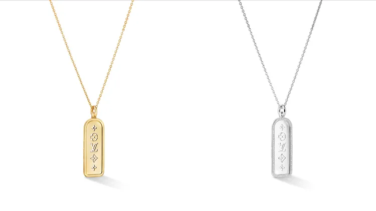 LARGE TAG吊墜配黃K金（左圖）23萬4000元、LARGE TAG吊墜配白K金及鑽石（右圖）32萬3000元。品牌提供