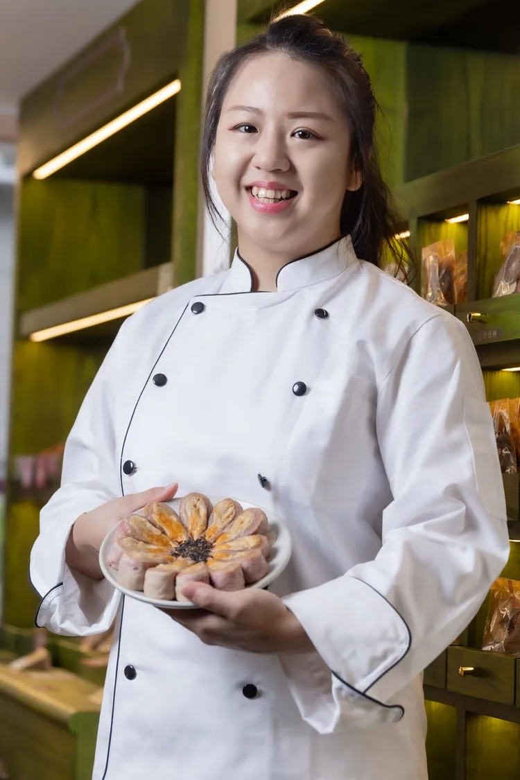 創辦人之一的郭碧琪分享花漢餅的發想初衷，堅持給消費者最實在且真誠的產品。太保制餅提供