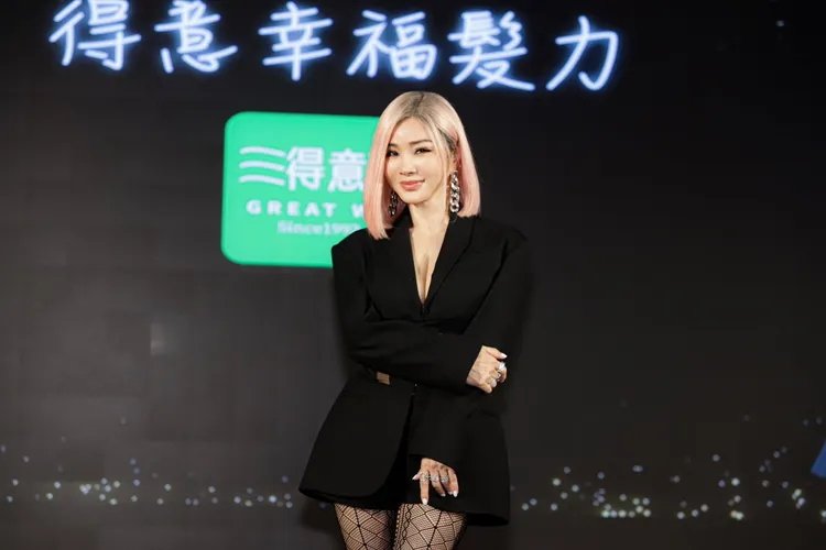 陳美鳳日前豔麗出席公開活動。民視提供