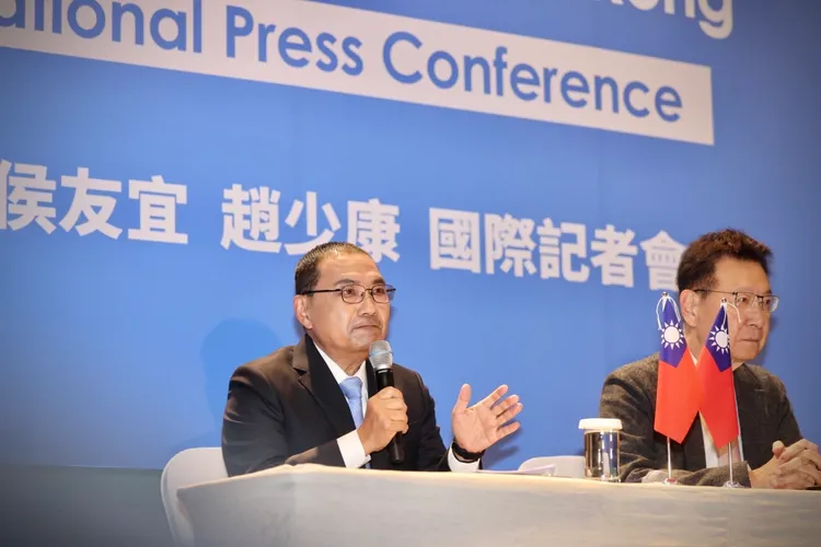 侯康今天在希爾頓酒店進行國際記者會。翻攝畫面