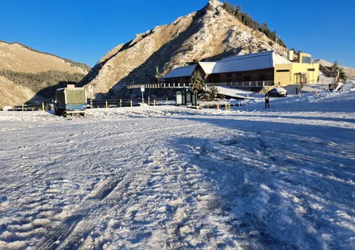 入冬最多!合歡山積雪10公分 今雪未融襯藍天「出大景」